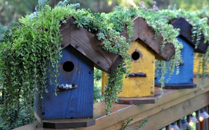 vogelfutterhaus-selber-bauen-mit-hilfe-eines-vogelhauses-kann-man-den-ganzen-garten-verschönern