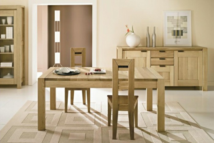 Еsszimmer-Ideen-Stühle-und-Tisch-aus-Holz