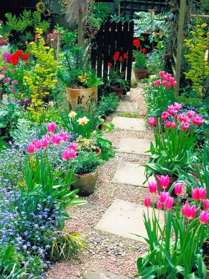 Gartenwege-gestalten-Eine-verblüffende-Gestaltung