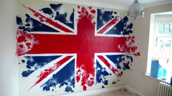 Graffiti-im-Zimmer-mit-einer-Fahne