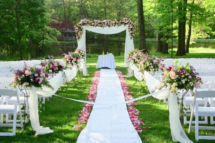 Heiraten-im-Garten-auffällige-Gestaltung