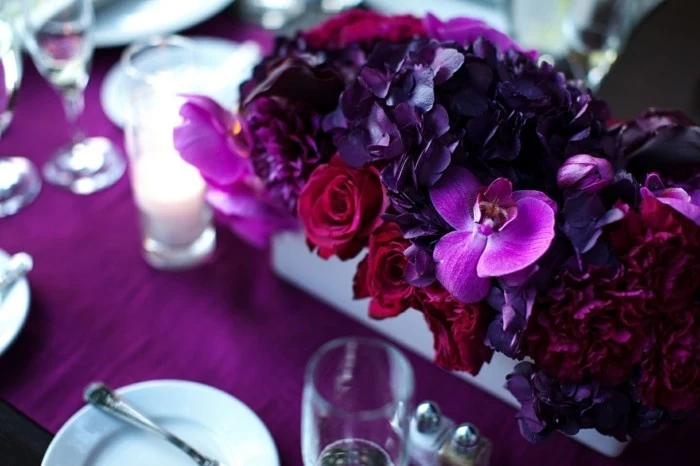 Romantisch-Dekorieren-mit-lila-Blumen