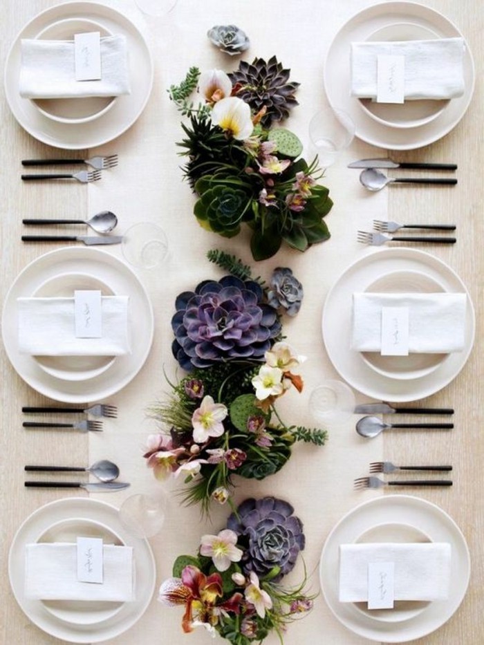 Schöne-Tischdeko-mit-lila-Blumen