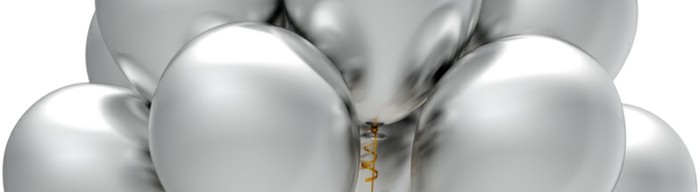 Silberhochzeit-Deko-silberne-Ballons-für-den-Tisch