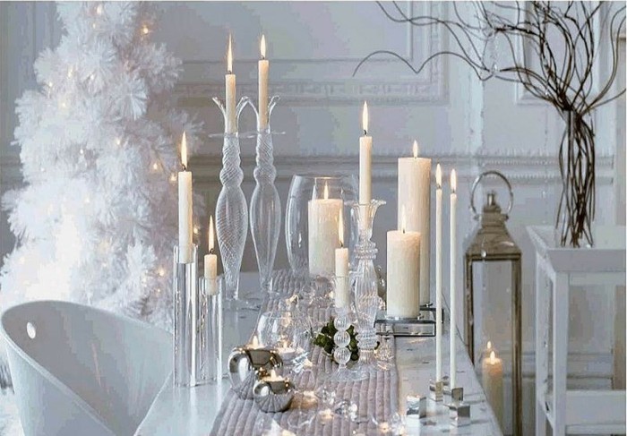 Silberhochzeit-Tischdekoration-mit-vielen-Kerzen