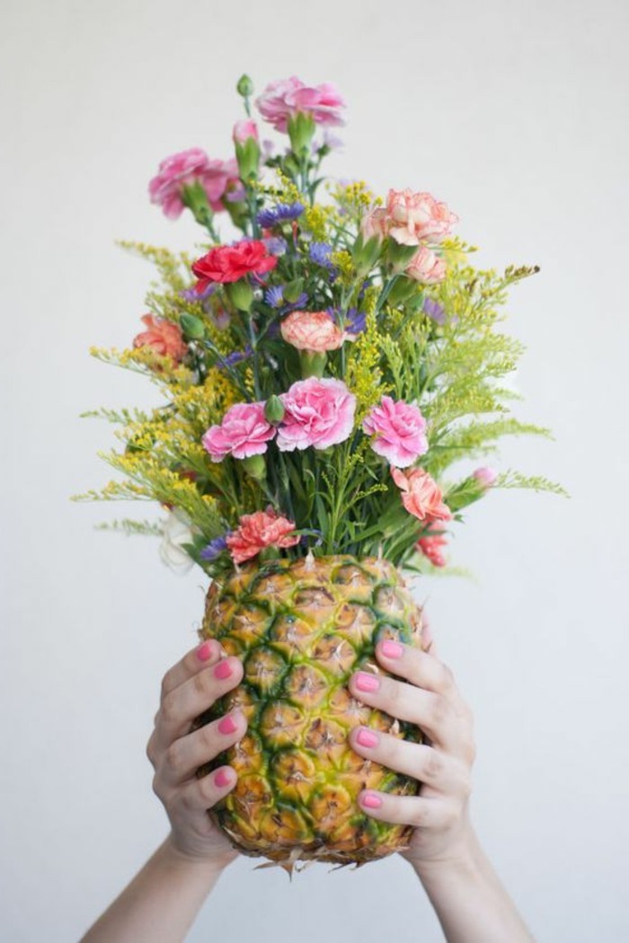 Sommerdeko-basteln-lustige-Vase-aus-Ananas