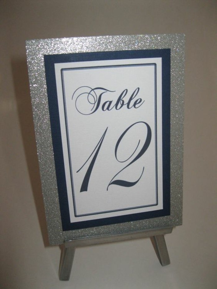 Tischdeko-Silberhochzeit-silbere-Tabelle-für-den-Tisch