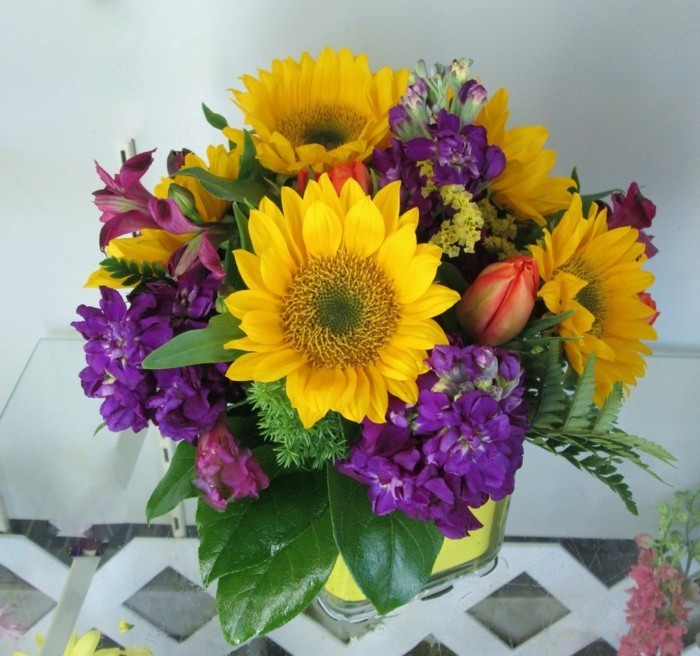 Tischdeko-mit-Sonnenblumen-ganz-schön
