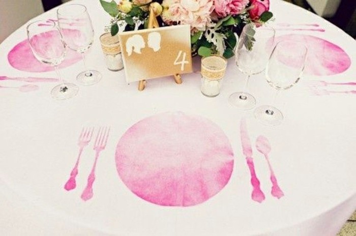 ausgefallene-Tischdeko-Hochzeit-mit-bestimmten-Platz-für-die-Teller