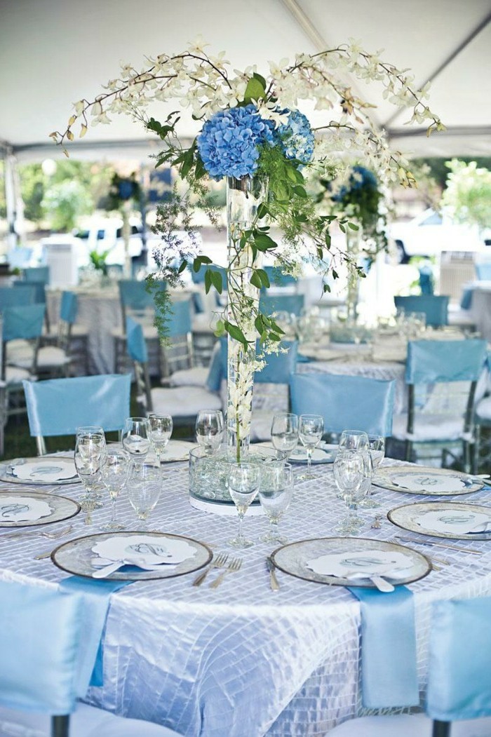 ausgefallene-Tischdeko-Hochzeit-zart-blau