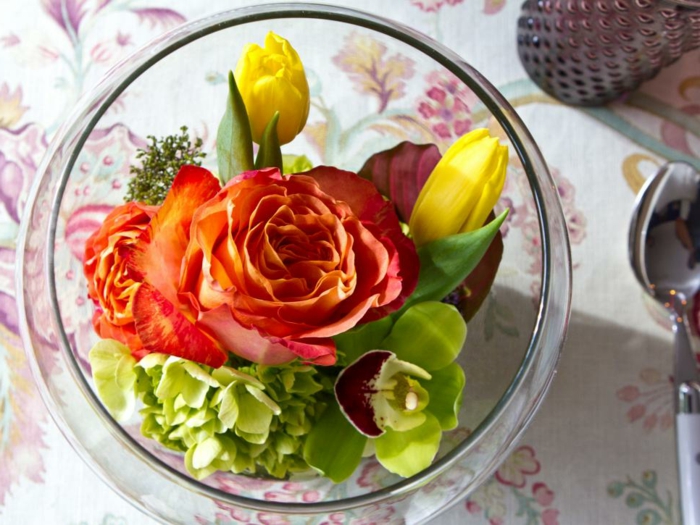 außergewöhnliche-Tischdeko-eine-seltene-Kombination-aus-Blumen