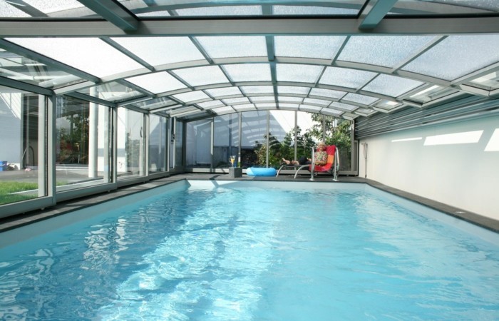 schwimmbadüberdachung-gute-ideen-für-mittelhohe-poolüberdachungen