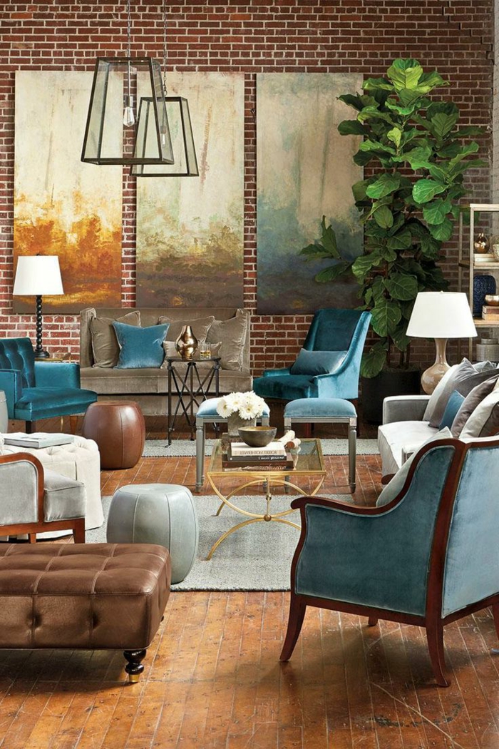Einrichtung im industrial chic Stil mit blauen Sessel, Backsteinwand, Holzboden, Wohnzimmer ideen modern, große Pflanze