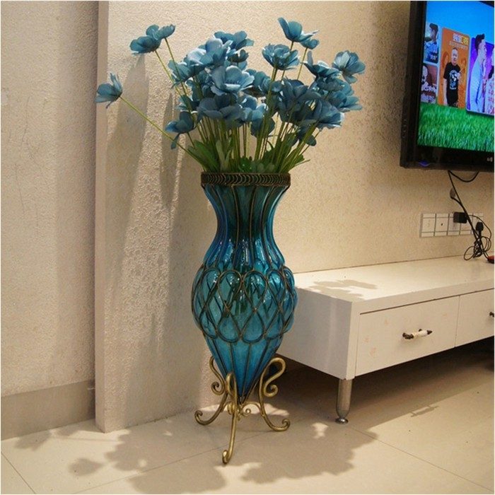 Blumenvasen-Deko-eine-große-blaue-Vase