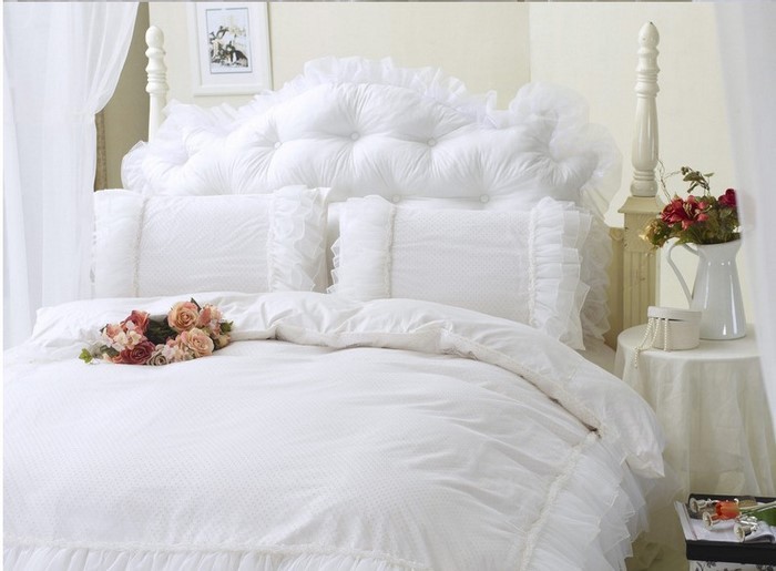 Farben-fürs-Schlafzimmer-Weiß-Eine-außergewöhnliche-Ausstattung (Copy)