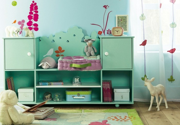 Kinderzimmer-Ideen-mit-grünen-Regalsystem