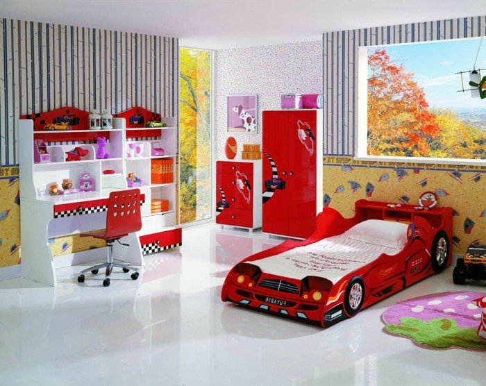 Kinderzimmer-Ideen-mit-rotem-Rennauto