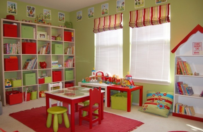 Kinderzimmer-einrichten-mit-kleinem-Puppenhaus