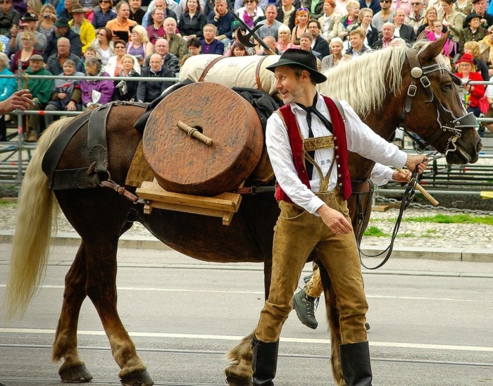 Oktoberfest-München-die-Parade-mit-Pferden-zwei