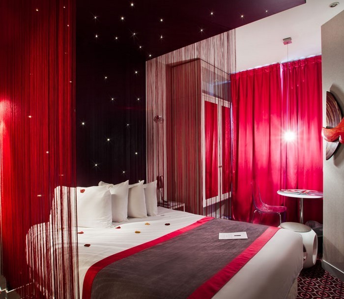 Rotes-Schlafzimmer-Design-Ein-außergewöhnliches-Interieur
