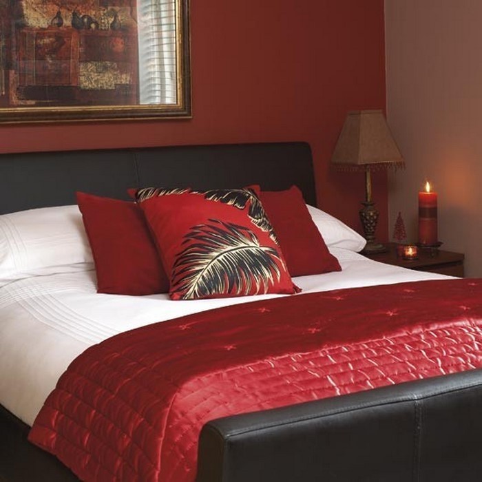 Rotes-Schlafzimmer-Design-Eine-auffällige-Entscheidung