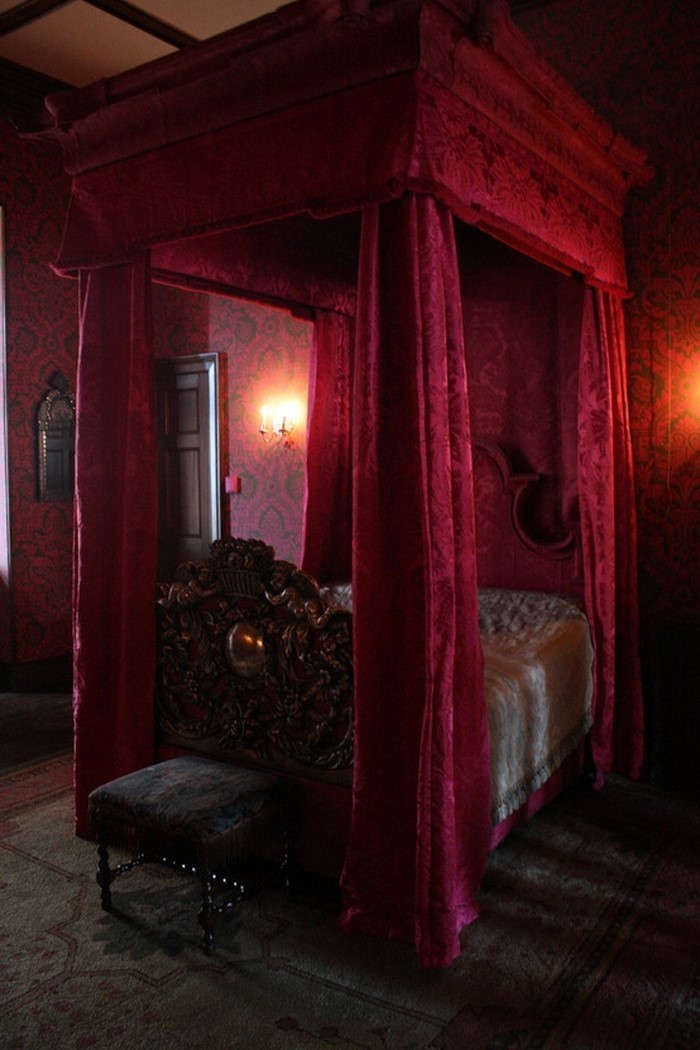 Rotes-Schlafzimmer-Design-Eine-außergewöhnliche-Ausstattung