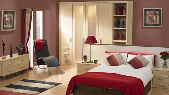 Rotes-Schlafzimmer-Design-Eine-außergewöhnliche-Deko
