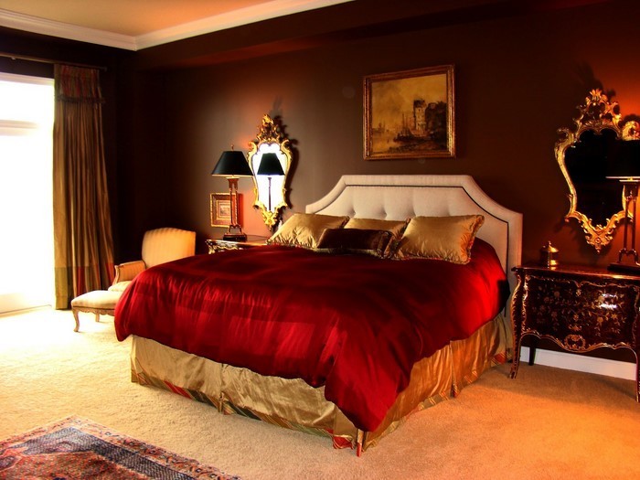 Rotes-Schlafzimmer-Design-Eine-verblüffende-Dekoration