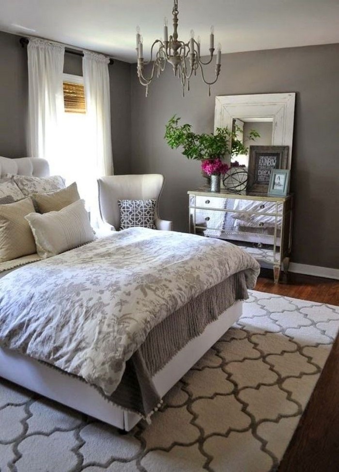 Schlafzimmer-Ideen-mit-Grau-Eine-auffällige-Еinrichtung