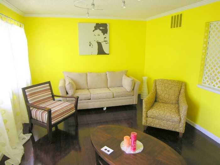 Schlafzimmer-farblich-gestalten-mit-Gelb-Eine-auffällige-Entscheidung