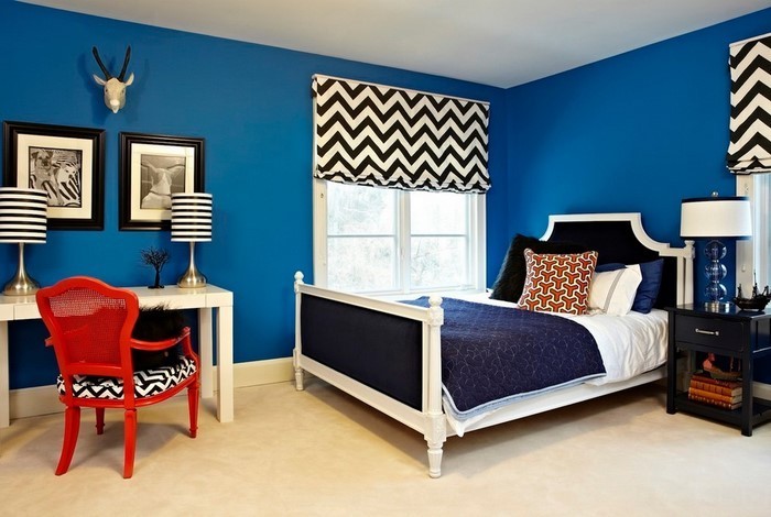 Schlafzimmereinrichtung-in-Blau-Eine-außergewöhnliche-Ausstattung