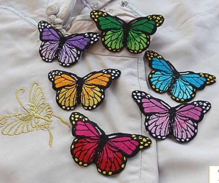 Schmetterlinge-basteln-in-verschiedenen-Farben