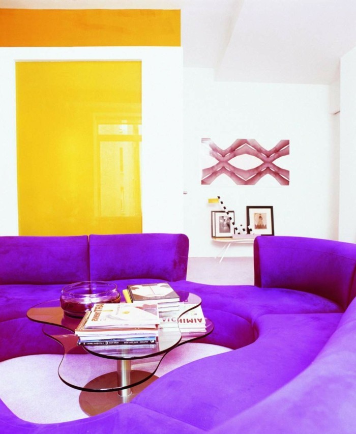 Schöne-Zimmer-Ideen-ein-rundes-Sofa