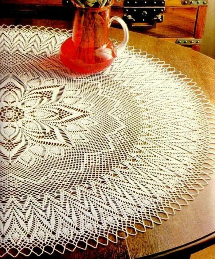 Tischdecke-häkeln-mit-komliziertem-Muster