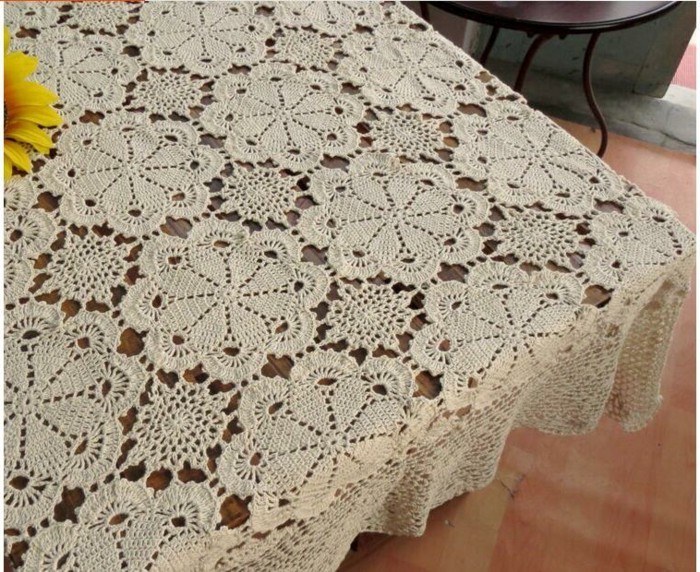 Tischdecke-häkeln-mit-traditionellem-Muster