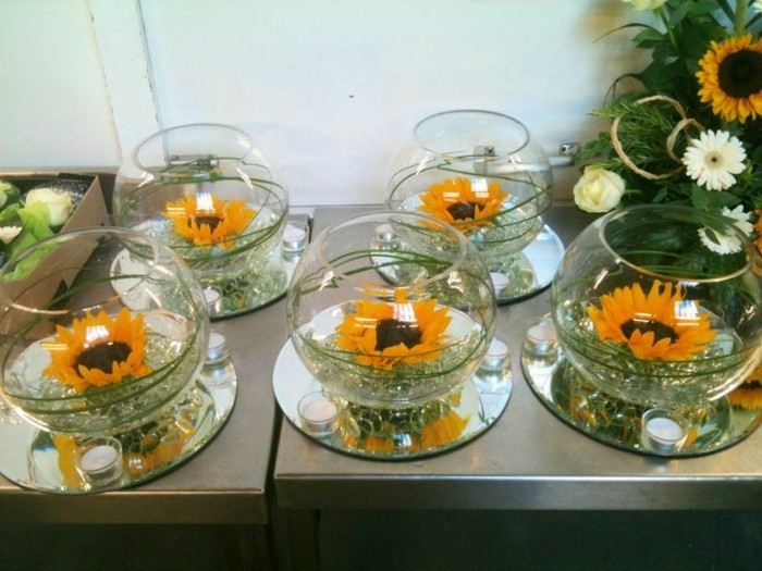 Tischdeko-basteln-mit-Blüten-in-Wasser