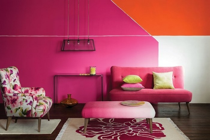 Wohnzimmer-Ideen-mit-Rosa-Eine-coole-Deko