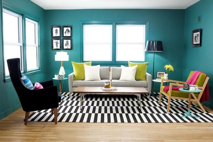 Wohnzimmer-farblich-gestalten-blau-Eine-auffällige-Atmosphäre