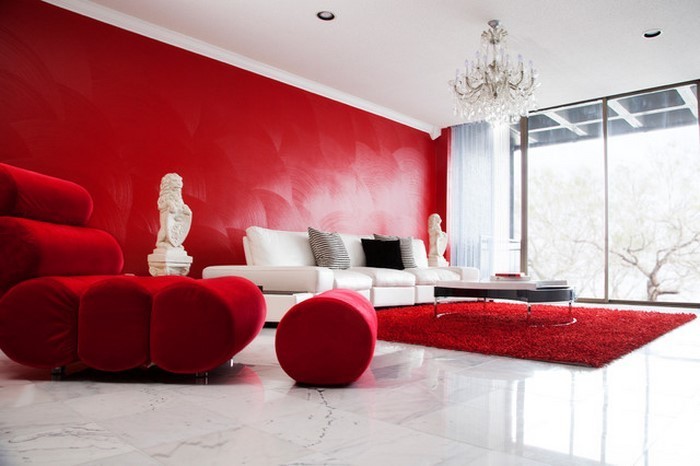 Wohnzimmer-rot-Eine-verblüffende-Entscheidung