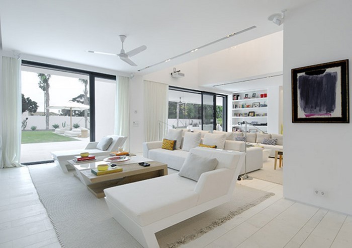 Wohnzimmereinrichtung-in-Weiß-Eine-moderne-Gestaltung