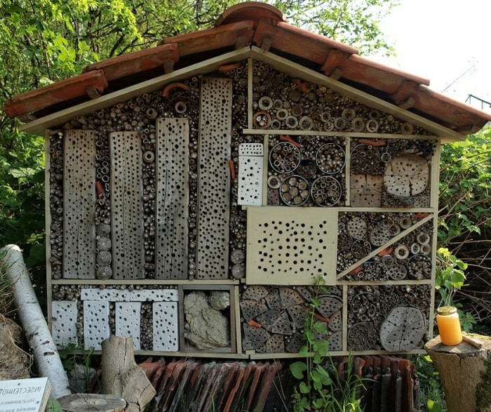 insektenhotel-selber-bauen-ein-riesengroßes-insektenhotel-selber-bauen