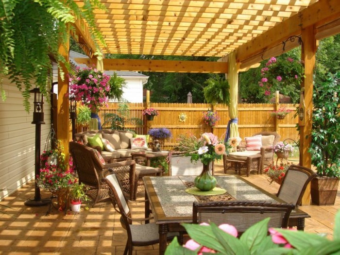 pergola-ausstattung-mit-patio-möbel