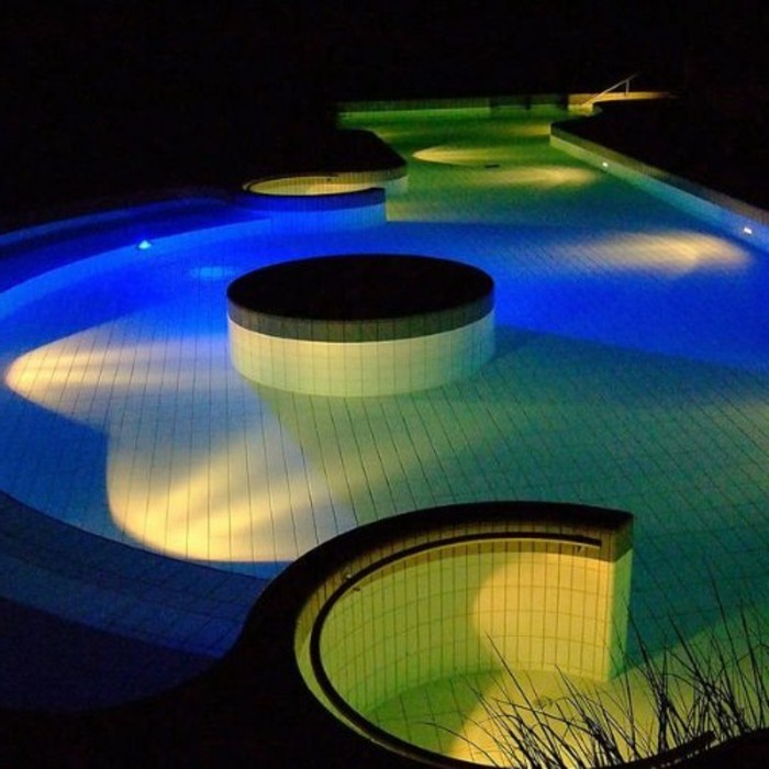 pool-beleuchtung-idee-für-blaue-led-beleuchtung