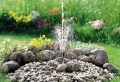 Einen Gartenbrunnen in drei Schritten selbst installieren: So einfach geht's