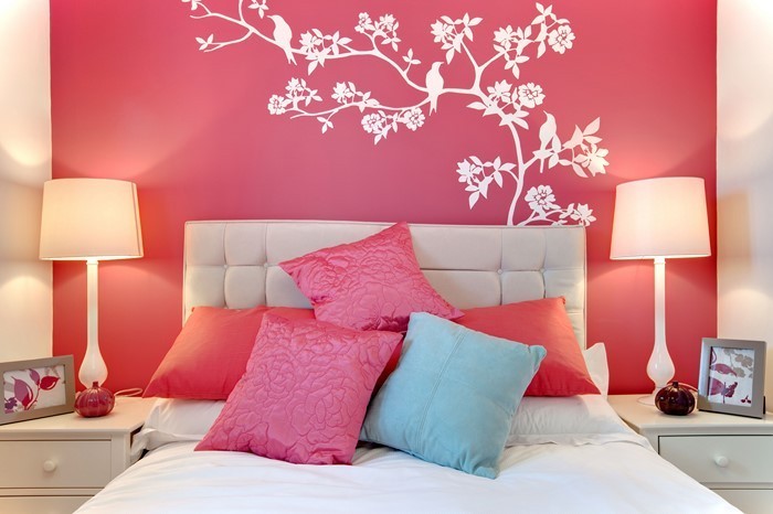 Schlafzimmer-farblich-gestalten-mit-Rosa-Eine-moderne-Gestaltung