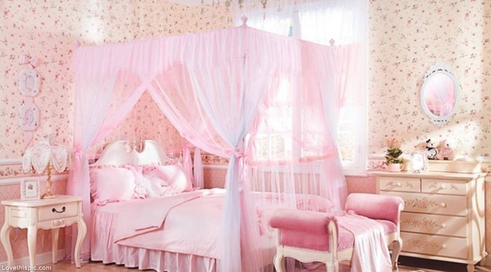 Schlafzimmer-farblich-gestalten-mit-Rosa-Eine-verblüffende-Entscheidung