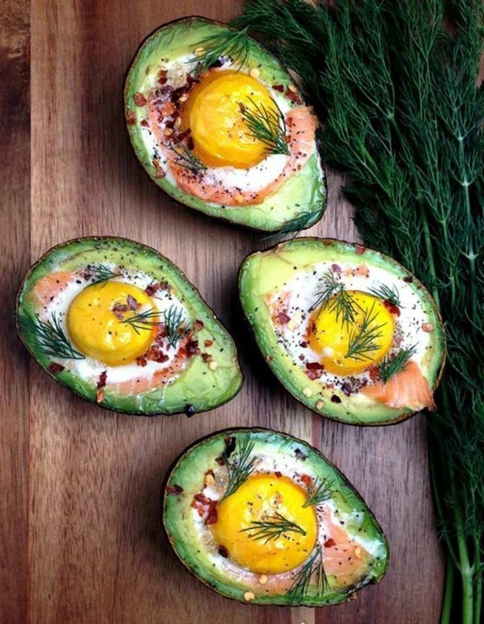 gesunde-rezepte-avocado-mit-eiern