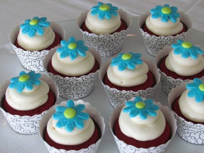 muffins-dekorieren-ideen-blumenfeld-cupcake-deko