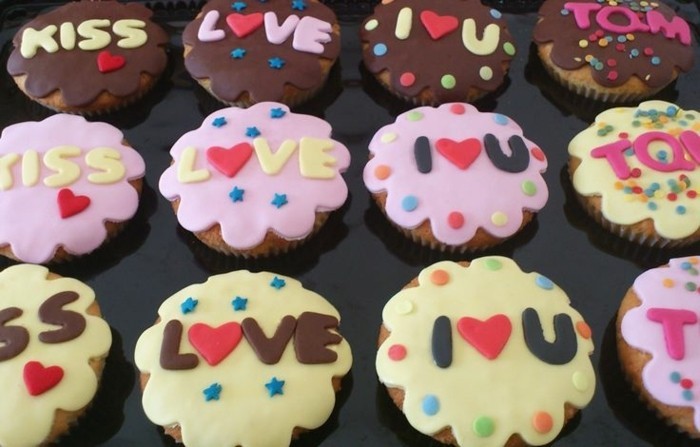 muffins-dekorieren-ideen-liebe-cupcake-deko