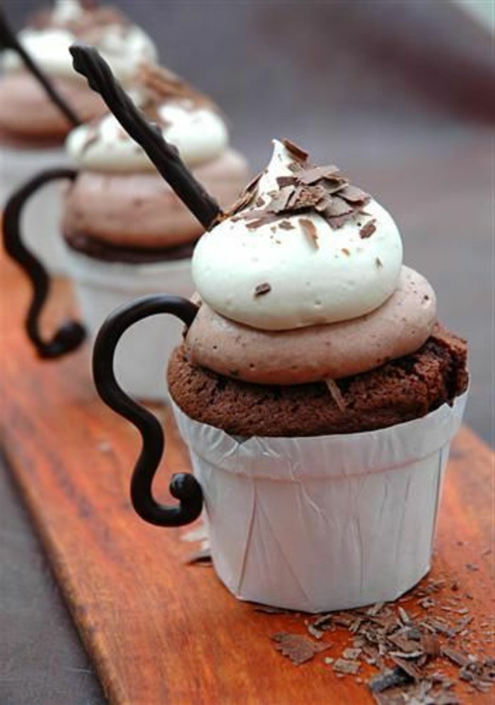 muffins-dekorieren-ideen-tolle-idee-cupcake-deko-tasse-kaffee